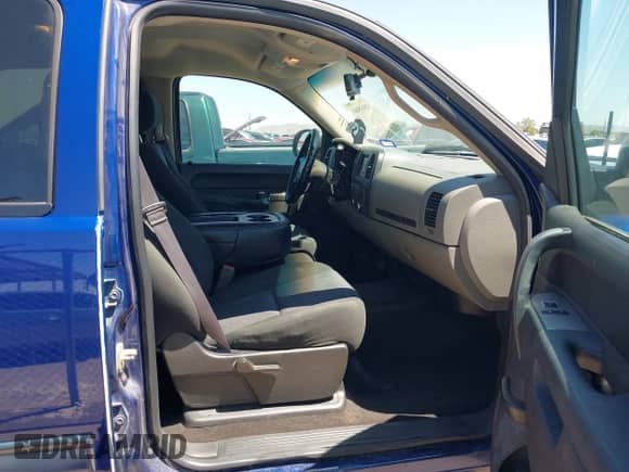 2013 Chevrolet Silverado 1500 LS z VIN 3GCPCREA2DG104325, wystawiony jako IAAI lot #42864946 z przebiegiem 118 355 mil mil oraz . Historia ofert i sprzedaży dostępna na DreamBid. Obrazek 5.