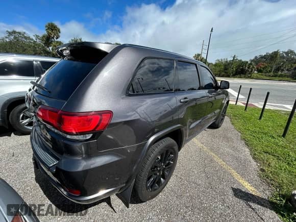 2017 Jeep Grand Cherokee Altitude with VIN 1C4RJFAG2HC905952, listed as a Copart auction lot 86542135 with 135,013 mi miles and Clean title. Bid and sale history available at DreamBid. Image 4.
