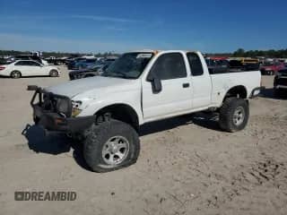 1998 Toyota Tacoma z VIN 4TAWN72N6WZ105428, wystawiony jako Copart lot #83900434 z przebiegiem 67 818 mil mil oraz Szkoda całkowita • Salvage title. Historia ofert i sprzedaży dostępna na DreamBid. Obrazek 1.