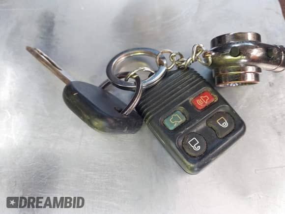 2018 Chevrolet Silverado 2500HD High Country z VIN 1GC1KXEY6JF199771, wystawiony jako IAAI lot #42709894 z przebiegiem 158 571 mil mil oraz . Historia ofert i sprzedaży dostępna na DreamBid. Obrazek 11.