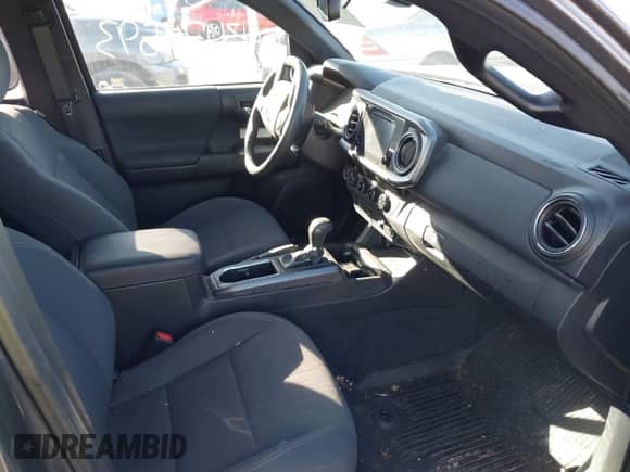 2018 Toyota Tacoma SR5 with VIN 5TFSZ5AN8JX150047, listed as a IAAI auction lot 43474593 with 38,427 mi miles and . Bid and sale history available at DreamBid. Image 5.