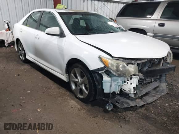 2014 Toyota Camry L with VIN 4T1BF1FK5EU306533, listed as a IAAI auction lot 42734290 with 169,536 mi miles and . Bid and sale history available at DreamBid. Image 1.
