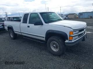 1998 Chevrolet Silverado 2500 с VIN 1GCGK29RXWE183330, выставлен на аукционе IAAI как лот 41938680 с пробегом 229 376 миль миль и . История ставок и продаж доступна на DreamBid. Изображение 1.
