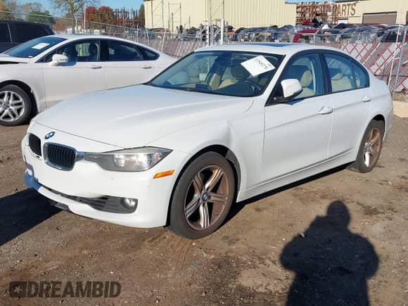 2013 BMW 3 Series 328i xDrive with VIN WBA3B3C51DF530686, listed as a IAAI auction lot 43549270 with 223,276 mi miles and . Bid and sale history available at DreamBid. Image 2.