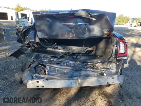 2018 Chrysler 300 S с VIN 2C3CCABG7JH195570, выставлен на аукционе Copart как лот 80635675 с пробегом 234 455 миль миль и На запчасти • Non repairable. История ставок и продаж доступна на DreamBid. Изображение 6.