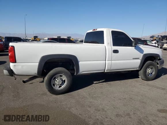 2007 Chevrolet Silverado 2500HD Work Truck z VIN 1GBHC24U57E165823, wystawiony jako Copart lot #44627995 z przebiegiem 311 160 mil mil oraz Szkoda całkowita • Salvage title. Historia ofert i sprzedaży dostępna na DreamBid. Obrazek 3.