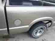 1999 Chevrolet S-10 LS z VIN 1GCCS19X0XK146913, wystawiony jako IAAI lot #41610660 z przebiegiem 257 660 mil mil oraz . Historia ofert i sprzedaży dostępna na DreamBid. Obrazek 12.
