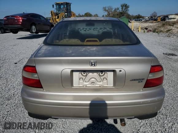 1995 Honda Accord LX z VIN 1HGCD5630SA158577, wystawiony jako Copart lot #85679354 z przebiegiem 149 213 mil mil oraz Szkoda całkowita • Salvage title. Historia ofert i sprzedaży dostępna na DreamBid. Obrazek 6.