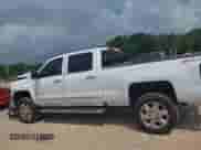 2017 Chevrolet Silverado 2500HD LTZ z VIN 1GC1KWEYXHF218682, wystawiony jako IAAI lot #42749283 z przebiegiem 189 494 mil mil oraz . Historia ofert i sprzedaży dostępna na DreamBid. Obrazek 14.