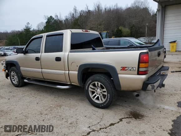 2004 GMC Sierra 1500 SLT with VIN 2GTEK13T241322239, listed as a Copart auction lot 87330684 with 255,473 mi miles and Salvage title. Bid and sale history available at DreamBid. Image 2.