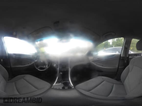 2015 Hyundai Sonata z VIN KMHEC4A49FA127639, wystawiony jako IAAI lot #42349858 z przebiegiem Nie podano mil oraz . Historia ofert i sprzedaży dostępna na DreamBid. Obrazek 18.