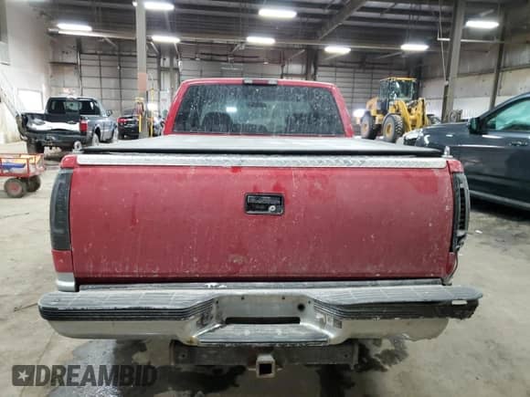 1996 GMC Sierra 1500 z VIN 1GTEC19R4TE535666, wystawiony jako Copart lot #46123325 z przebiegiem 138 991 mil mil oraz Szkoda całkowita • Salvage title. Historia ofert i sprzedaży dostępna na DreamBid. Obrazek 6.