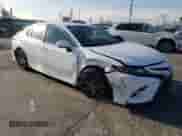 2022 Toyota Camry SE z VIN 4T1G11AK1NU673540, wystawiony jako Copart lot #42165795 z przebiegiem 12 396 mil mil oraz Szkoda całkowita • Salvage title. Historia ofert i sprzedaży dostępna na DreamBid. Obrazek 4.