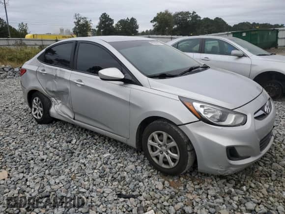 2014 Hyundai Accent GLS z VIN KMHCT4AE0EU766070, wystawiony jako Copart lot #82329165 z przebiegiem 137 947 mil mil oraz Szkoda całkowita • Salvage title. Historia ofert i sprzedaży dostępna na DreamBid. Obrazek 4.