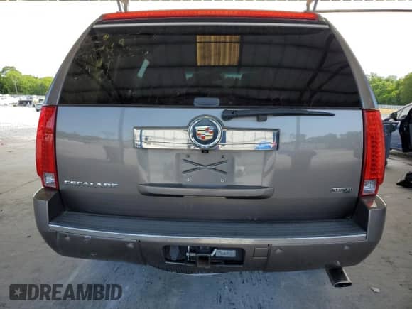 2011 Cadillac Escalade Premium с VIN 1GYS3CEF8BR202933, выставлен на аукционе Copart как лот 58378465 с пробегом 255 422 миль миль и Списание • Salvage title. История ставок и продаж доступна на DreamBid. Изображение 6.