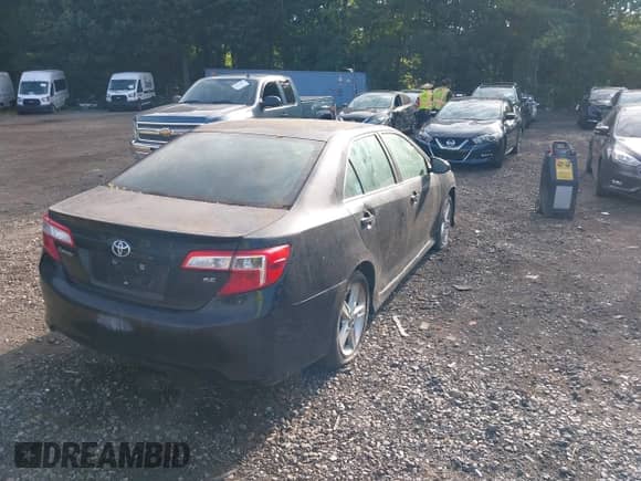 2014 Toyota Camry L z VIN 4T1BF1FK6EU354364, wystawiony jako IAAI lot #43115406 z przebiegiem 184 703 mil mil oraz . Historia ofert i sprzedaży dostępna na DreamBid. Obrazek 4.