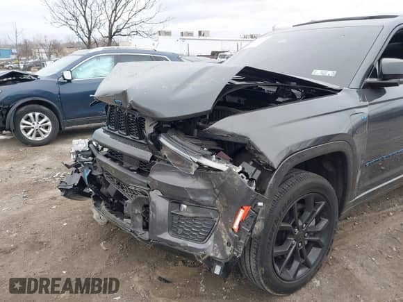 2024 Jeep Grand Cherokee z VIN 1C4RJYB6XR8955858, wystawiony jako IAAI lot #41724210 z przebiegiem Nie podano mil oraz . Historia ofert i sprzedaży dostępna na DreamBid. Obrazek 17.