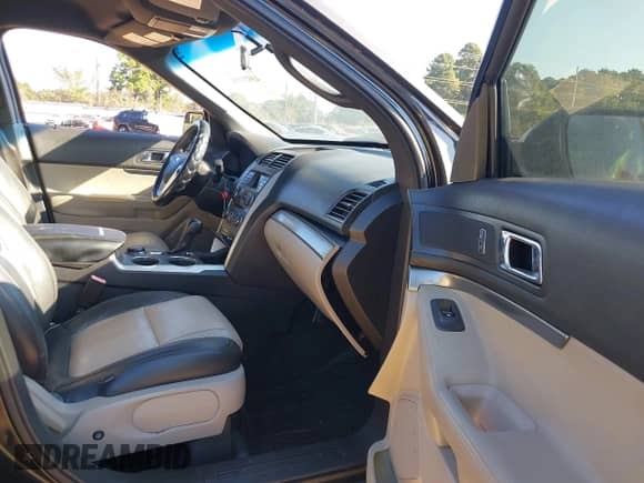 2014 Ford Explorer z VIN 1FM5K8B83EGB10133, wystawiony jako IAAI lot #43424554 z przebiegiem 159 618 mil mil oraz . Historia ofert i sprzedaży dostępna na DreamBid. Obrazek 5.