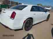 2015 Chrysler 300 S с VIN 2C3CCABG4FH872498, выставлен на аукционе IAAI как лот 43212179 с пробегом 164 512 миль миль и . История ставок и продаж доступна на DreamBid. Изображение 4.