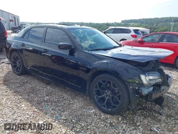 2019 Chrysler 300 S с VIN 2C3CCABT5KH634277, выставлен на аукционе IAAI как лот 42751477 с пробегом 79 972 миль миль и . История ставок и продаж доступна на DreamBid. Изображение 1.