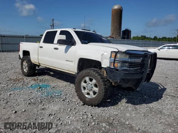 2015 Chevrolet Silverado 2500HD Work Truck z VIN 1GC1KUEG7FF663731, wystawiony jako Copart lot #57123715 z przebiegiem 167 082 mil mil oraz Szkoda całkowita • Salvage title. Historia ofert i sprzedaży dostępna na DreamBid. Obrazek 4.