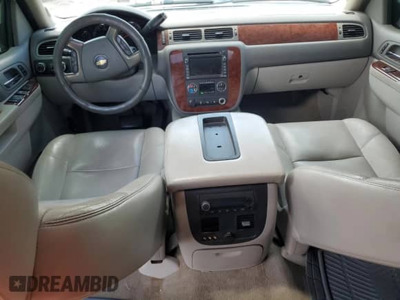 2011 Chevrolet Avalanche LTZ z VIN 3GNTKGE3XBG323125, wystawiony jako Copart lot #63481755 z przebiegiem 146 617 mil mil oraz Szkoda całkowita • Salvage title. Historia ofert i sprzedaży dostępna na DreamBid. Obrazek 8.