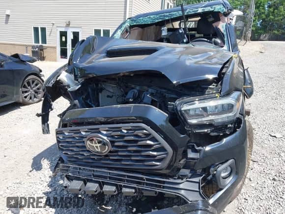 2021 Toyota Tacoma SR5 z VIN 3TYDZ5BN1MT002778, wystawiony jako IAAI lot #42591088 z przebiegiem Nie podano mil oraz . Historia ofert i sprzedaży dostępna na DreamBid. Obrazek 12.