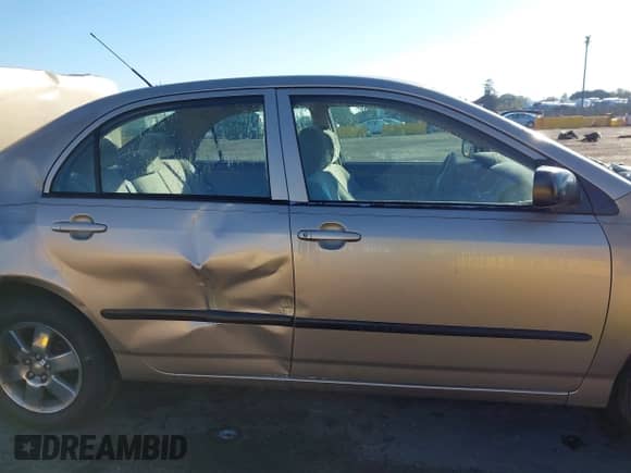 2005 Toyota Corolla CE z VIN 1NXBR32E15Z386562, wystawiony jako IAAI lot #43466035 z przebiegiem 266 025 mil mil oraz . Historia ofert i sprzedaży dostępna na DreamBid. Obrazek 13.