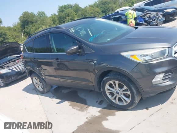 2018 Ford Escape SE с VIN 1FMCU9GD9JUB55795, выставлен на аукционе IAAI как лот 43257245 с пробегом 189 108 миль миль и . История ставок и продаж доступна на DreamBid. Изображение 13.