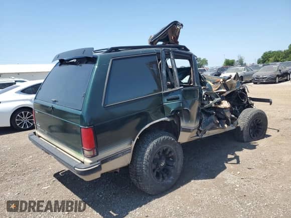 1992 Chevrolet Blazer с VIN 1GNDT13W3N2182424, выставлен на аукционе Copart как лот 63021045 с пробегом Не указан миль и На запчасти • Non repairable. История ставок и продаж доступна на DreamBid. Изображение 3.