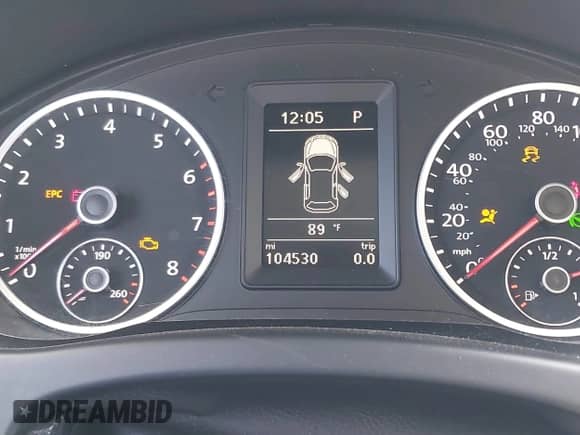 2017 Volkswagen Tiguan Wolfsburg Edition z VIN WVGRV7AX4HW502964, wystawiony jako IAAI lot #42538054 z przebiegiem 104 530 mil mil oraz . Historia ofert i sprzedaży dostępna na DreamBid. Obrazek 7.