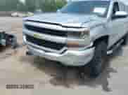 2018 Chevrolet Silverado 1500 LT z VIN 3GCUKREC5JG277050, wystawiony jako IAAI lot #42429935 z przebiegiem 151 652 mil mil oraz . Historia ofert i sprzedaży dostępna na DreamBid. Obrazek 6.