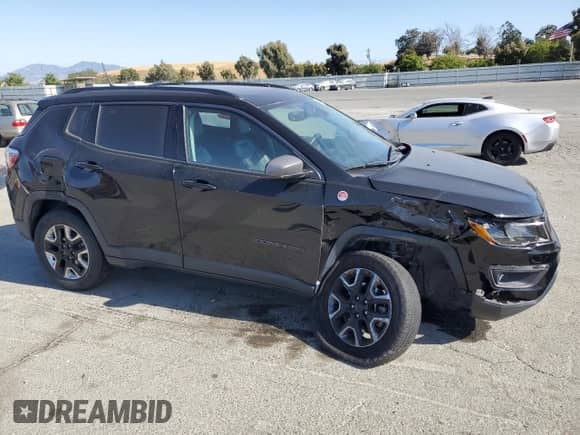 2017 Jeep Compass Trailhawk with VIN 3C4NJDDB1HT689762, listed as a Copart auction lot 60937205 with 99,282 mi miles and Salvage title. Bid and sale history available at DreamBid. Image 4.