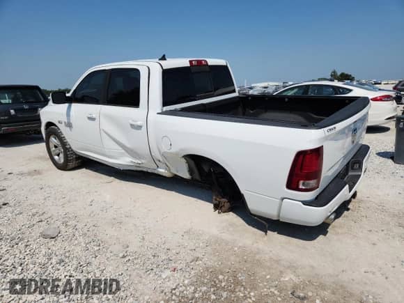 2014 Ram 1500 Sport z VIN 1C6RR7MT1ES402056, wystawiony jako Copart lot #67963735 z przebiegiem 104 319 mil mil oraz Szkoda całkowita • Salvage title. Historia ofert i sprzedaży dostępna na DreamBid. Obrazek 2.