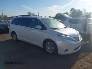 2015 Toyota Sienna XLE with VIN 5TDYK3DCXFS569513, listed as a IAAI auction lot 43364810 with 146,276 mi miles and . Bid and sale history available at DreamBid. Image 1.