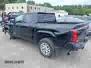 2024 Toyota Tacoma SR5 z VIN 3TYLB5JN3RT002144, wystawiony jako IAAI lot #42727494 z przebiegiem 20 489 mil mil oraz . Historia ofert i sprzedaży dostępna na DreamBid. Obrazek 3.