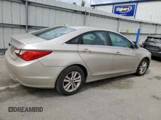 2011 Hyundai Sonata GLS z VIN 5NPEB4AC6BH023241, wystawiony jako Copart lot #84837155 z przebiegiem 242 038 mil mil oraz Szkoda całkowita • Salvage title. Historia ofert i sprzedaży dostępna na DreamBid. Obrazek 3.