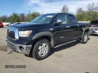 2010 Toyota Tundra с VIN 5TFUY5F1XAX101353, выставлен на аукционе Copart как лот 71681655 с пробегом 144 091 миль миль и Списание • Salvage title. История ставок и продаж доступна на DreamBid. Изображение 1.