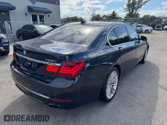 2015 BMW 7 Series 750i xDrive с VIN WBAYB6C5XFD965910, выставлен на аукционе Copart как лот 47488765 с пробегом 173 486 миль миль и Списание • Salvage title. История ставок и продаж доступна на DreamBid. Изображение 3.