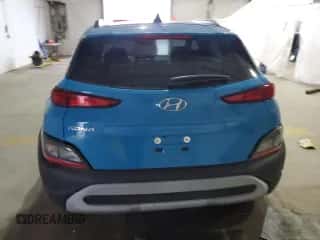 2022 Hyundai Kona SEL z VIN KM8K32AB6NU894772, wystawiony jako Copart lot #61062565 z przebiegiem 13 683 mil mil oraz Nie do naprawy • Non repairable. Historia ofert i sprzedaży dostępna na DreamBid. Obrazek 6.
