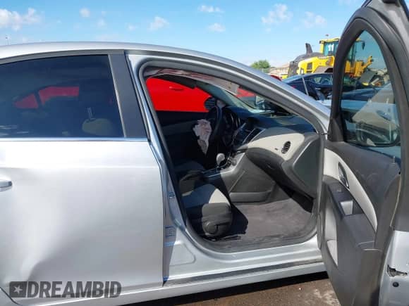 2011 Chevrolet Cruze LS с VIN 1G1PC5SH1B7256852, выставлен на аукционе IAAI как лот 43355777 с пробегом Не указан миль и . История ставок и продаж доступна на DreamBid. Изображение 5.