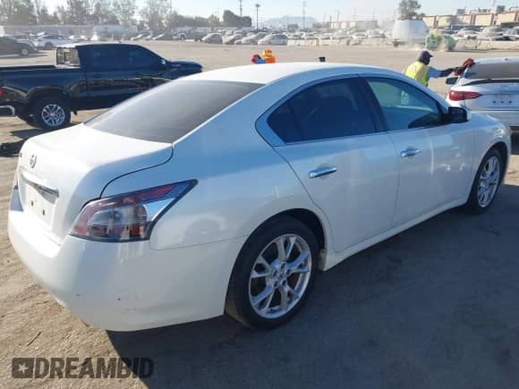 2014 Nissan Maxima SV z VIN 1N4AA5APXEC905450, wystawiony jako IAAI lot #42692323 z przebiegiem 187 955 mil mil oraz . Historia ofert i sprzedaży dostępna na DreamBid. Obrazek 4.