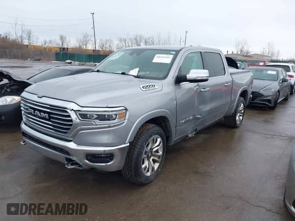 2022 Ram 1500 Longhorn z VIN 1C6SRFKT8NN192598, wystawiony jako IAAI lot #41645164 z przebiegiem 48 890 mil mil oraz . Historia ofert i sprzedaży dostępna na DreamBid. Obrazek 17.