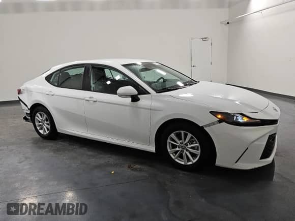 2025 Toyota Camry LE with VIN 4T1DAACK0SU037848, listed as a Copart auction lot 90109545 with 27,846 mi miles and Clean title. Bid and sale history available at DreamBid. Image 4.