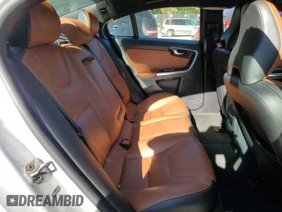 2015 Volvo S60 T5 Platinum с VIN YV1612TM8F1357277, выставлен на аукционе Copart как лот 74011524 с пробегом 142 092 миль миль и На запчасти • Non repairable. История ставок и продаж доступна на DreamBid. Изображение 11.