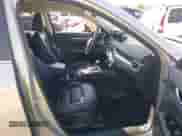 2025 Mazda CX-5 S Preferred z VIN JM3KFBCL1S0639717, wystawiony jako IAAI lot #43416760 z przebiegiem 10 149 mil mil oraz . Historia ofert i sprzedaży dostępna na DreamBid. Obrazek 5.