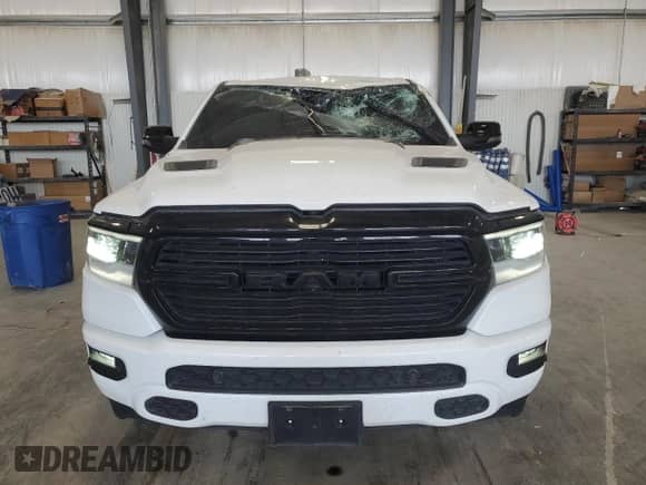 2024 Ram 1500 Laramie z VIN 1C6SRFJT3RN203885, wystawiony jako Copart lot #70130805 z przebiegiem 31 423 mil mil oraz Szkoda całkowita • Salvage title. Historia ofert i sprzedaży dostępna na DreamBid. Obrazek 5.