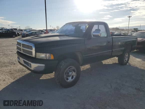 1996 Dodge 1500 z VIN 1B7HF16Z4TS541509, wystawiony jako Copart lot #84533164 z przebiegiem 178 601 mil mil oraz Szkoda całkowita • Salvage title. Historia ofert i sprzedaży dostępna na DreamBid. Obrazek 1.
