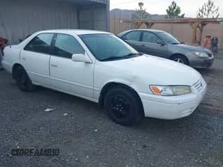 1998 Toyota Camry LE z VIN 4T1BG22K3WU216162, wystawiony jako IAAI lot #43118175 z przebiegiem 188 229 mil mil oraz . Historia ofert i sprzedaży dostępna na DreamBid. Obrazek 1.