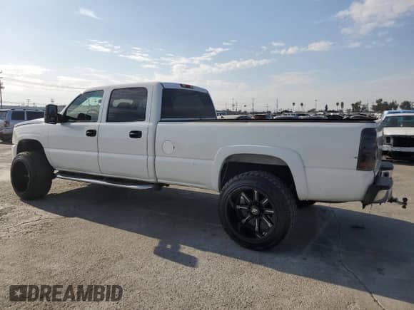 2005 Chevrolet Silverado 2500HD LS with VIN 1GCHC23275F823516, listed as a Copart auction lot 74294894 with 302,292 mi miles and Clean title. Bid and sale history available at DreamBid. Image 2.